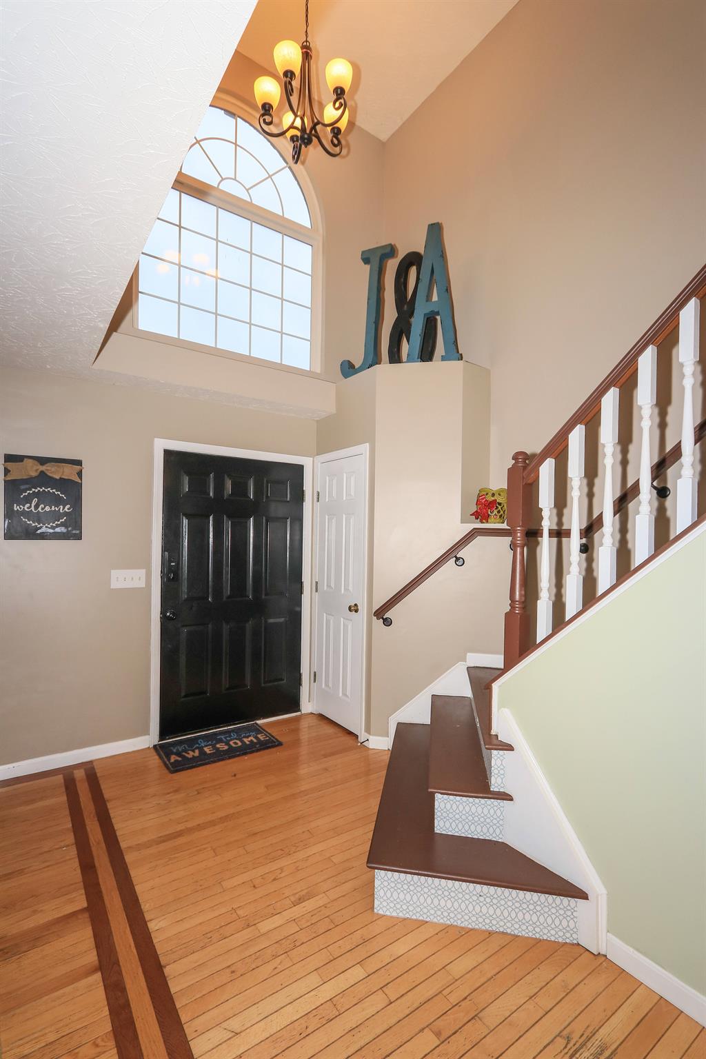 Foyer for 1678 Colonade Dr Florence, KY 41042