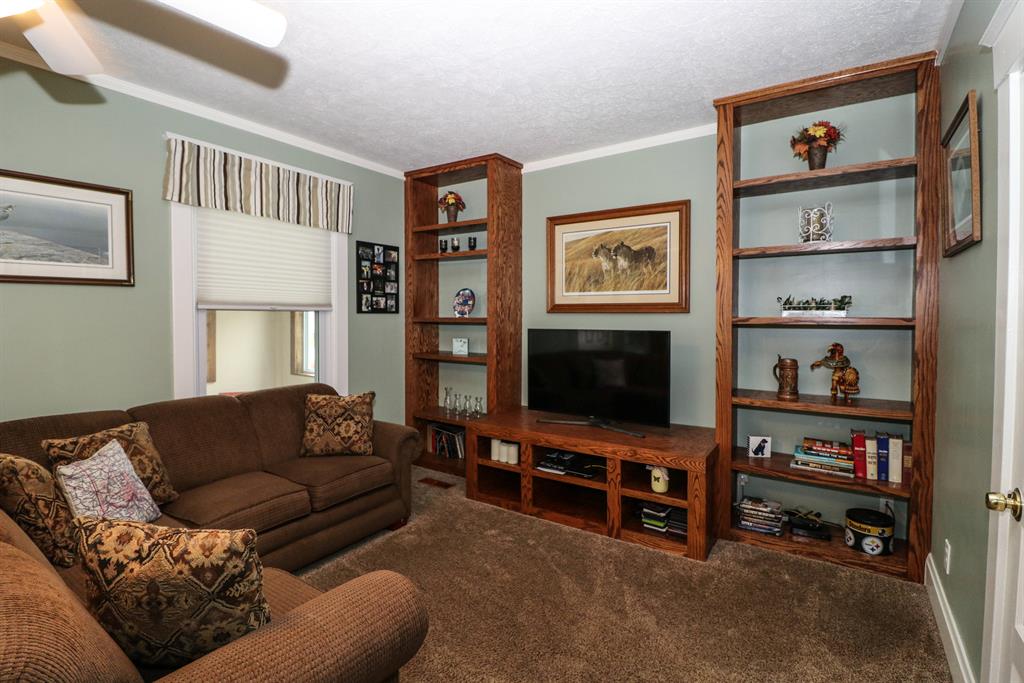 Living Room for 23 Woodsdale Ave Hartwell, OH 45216