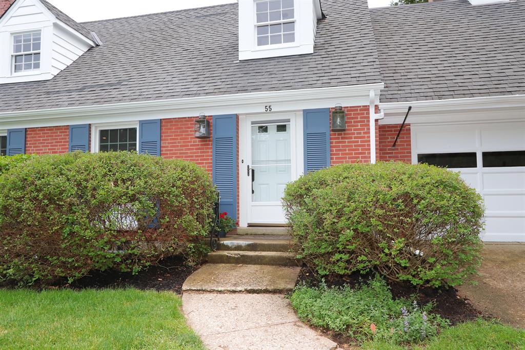Entrance for 55 Jewett Dr Wyoming, OH 45215