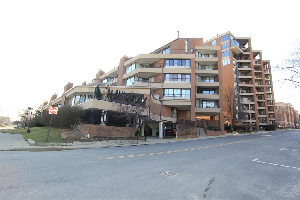 1 Riverside Pl, 406