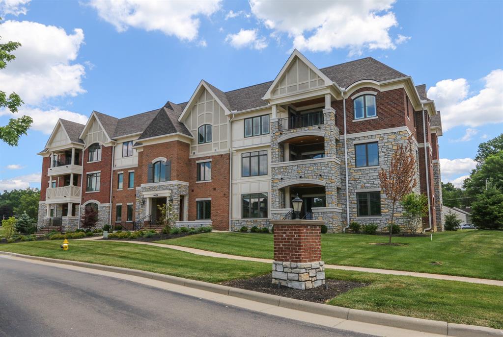 Exterior (Main) 2 for 9506 Park Manor Blvd, 204 Blue Ash, OH 45242
