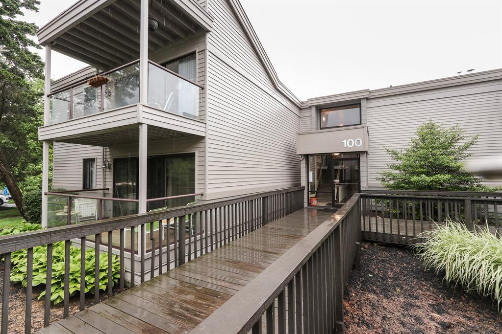 Entrance for 100 Winding Way Covington, KY 41011