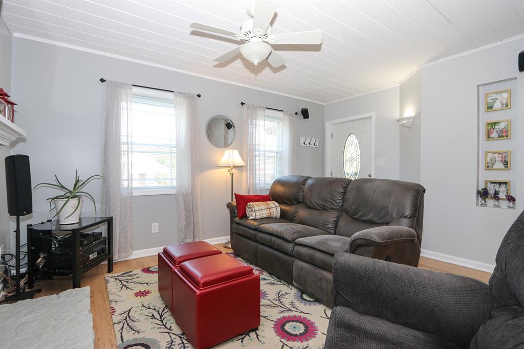 Living Room for 16 Charmaine Cir Fort Mitchell, KY 41017