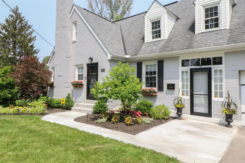 Entrance for 8914 Summit Ave Blue Ash, OH 45242