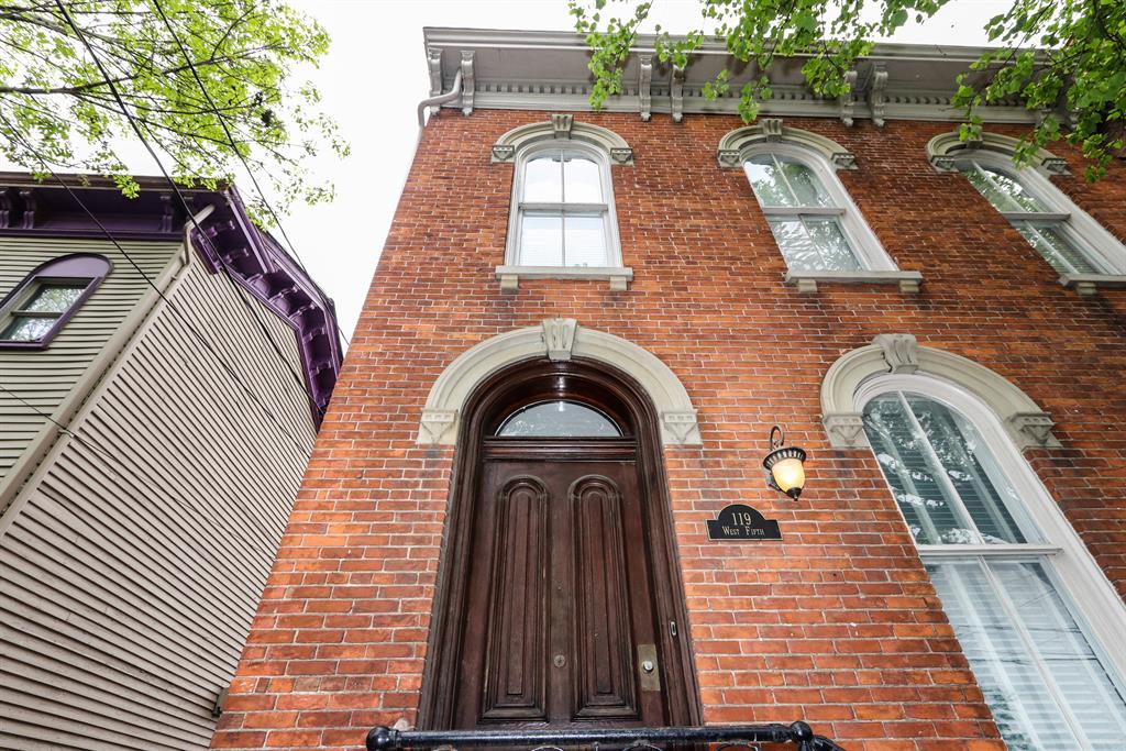 Entrance for 119 W 5th St Covington, KY 41011