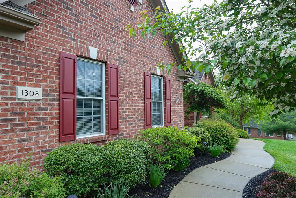 Garden/Landscaping for 1308 Wexford Ln Green Twp. - Hamilton Co., OH 45233