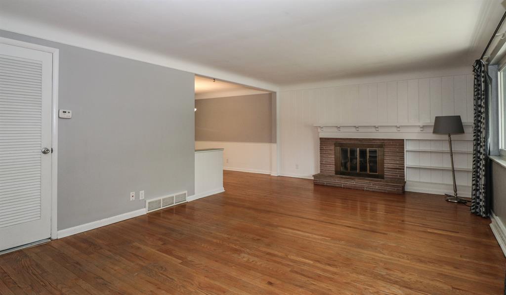 Living Room for 7211 Redondo Ct Madeira, OH 45243