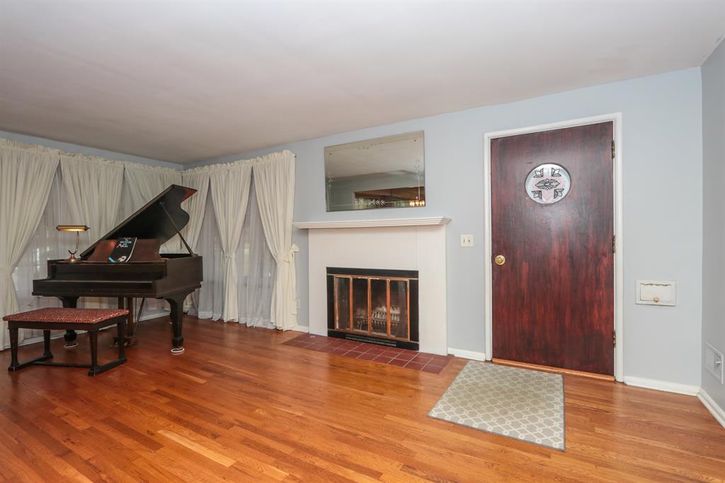 Living Room for 3044 Coral Park Dr Westwood, OH 45211