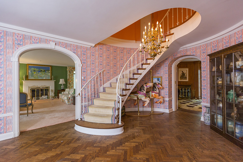 Foyer for 9100 Shawnee Run Rd Indian Hill, OH 45243