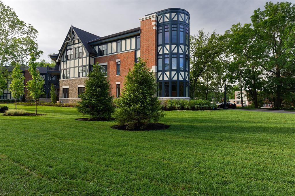 6901 Murray Ave #205