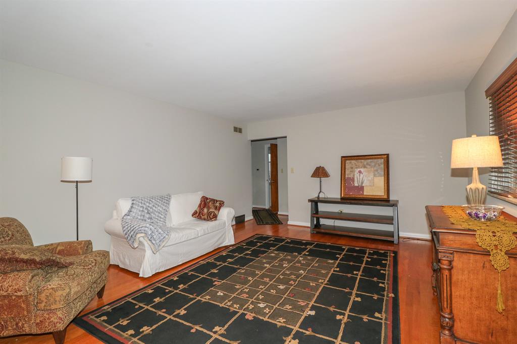 Living Room for 32 Sunset Dr Alexandria, KY 41001