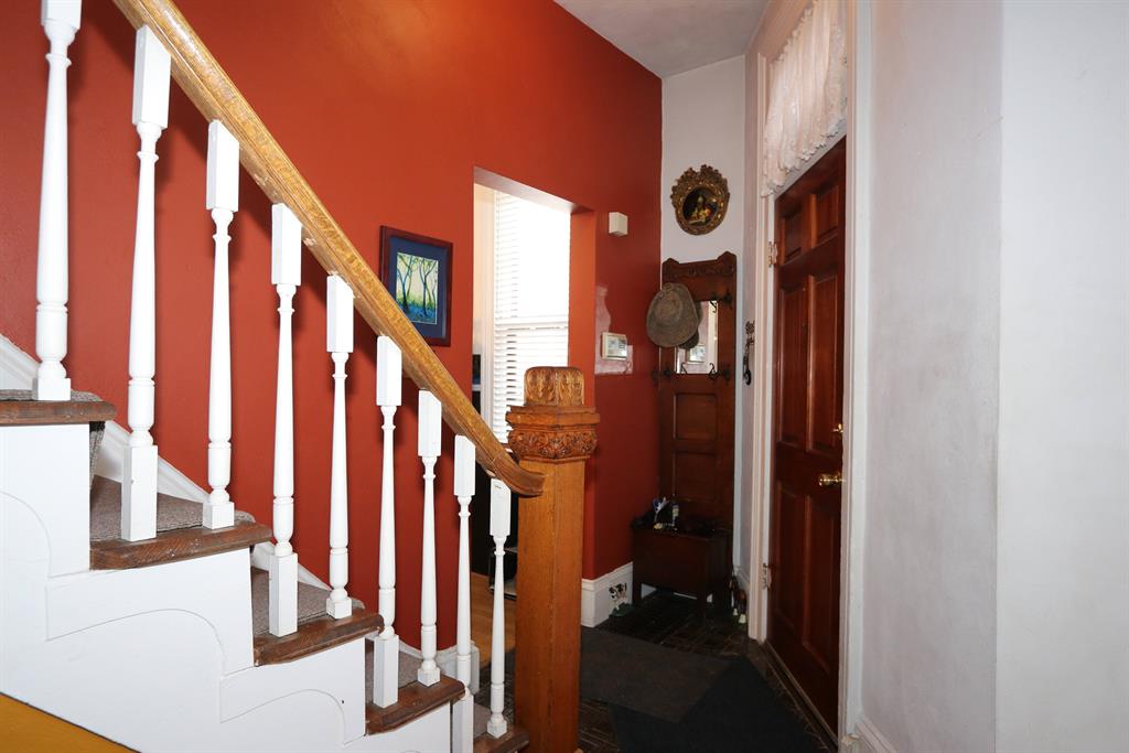 Foyer for Russell St Covington, KY 41011