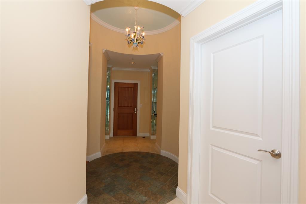 Foyer for 400 Riverboat Row, 2003 Newport, KY 41071