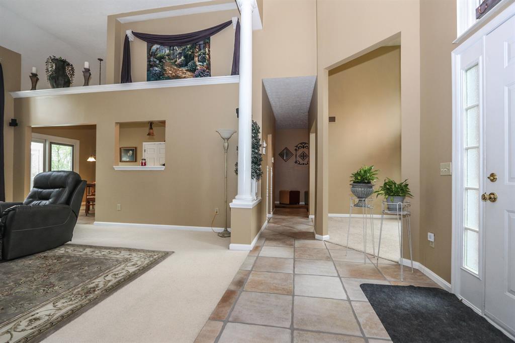 Foyer for 299 Bremen Dr Lake Lorelei, OH 45118