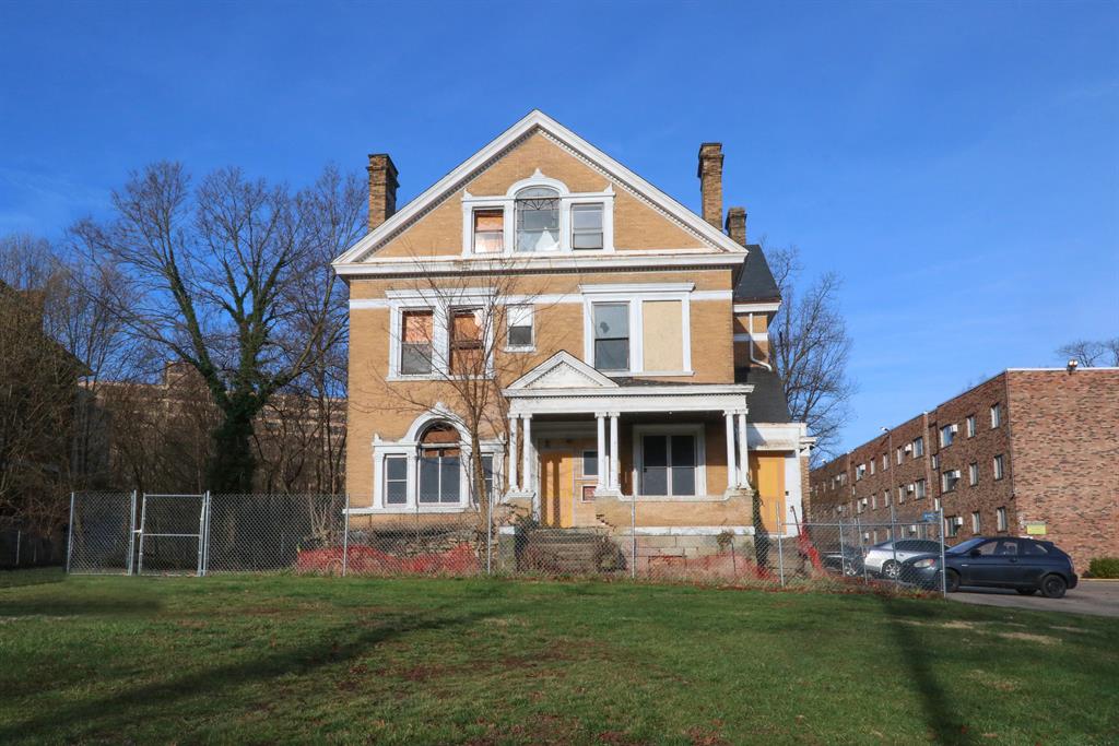 3577 Alaska Ave