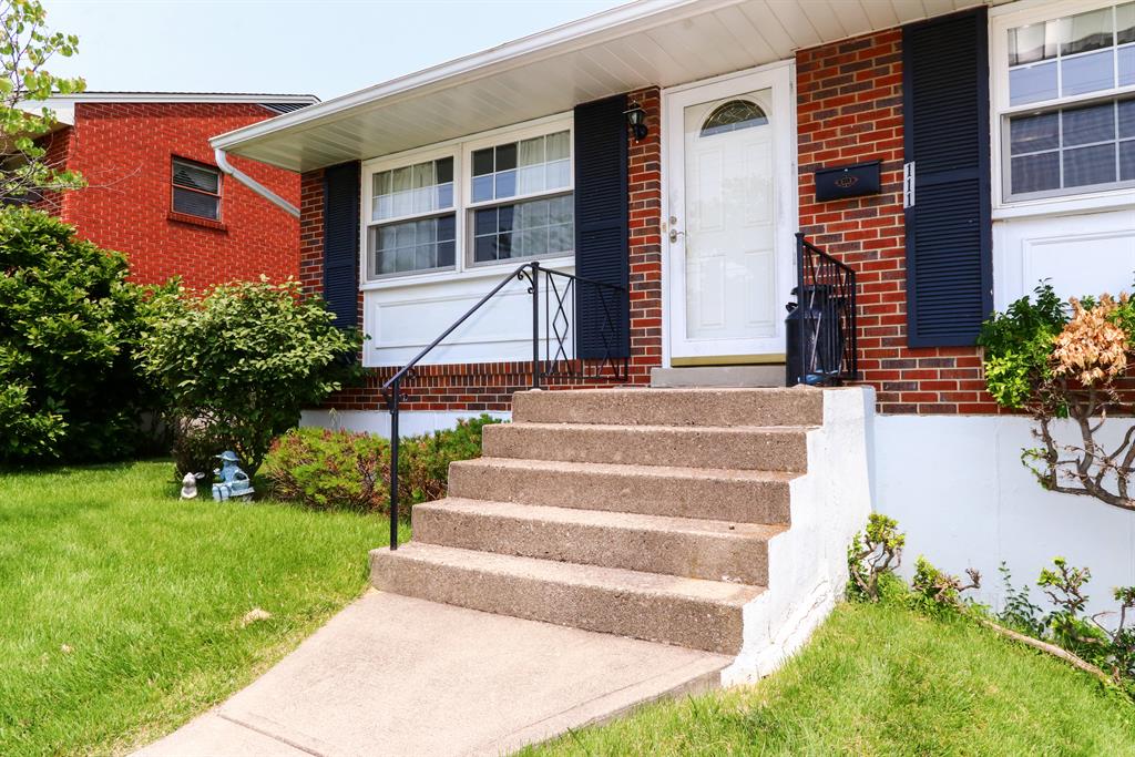 Entrance for 111 Valley View Dr Southgate, KY 41071