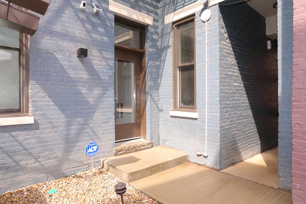 Entrance for 1509 Pleasant St, 155 Cincinnati, OH 45202