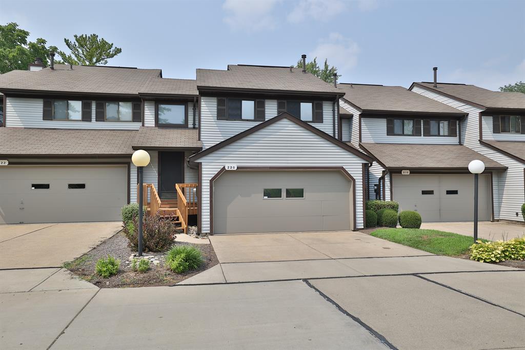 220 Centerbury Court Springdale, OH