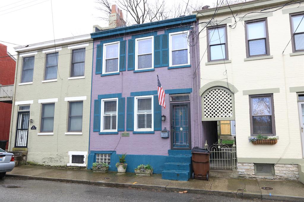 223 W 6th St