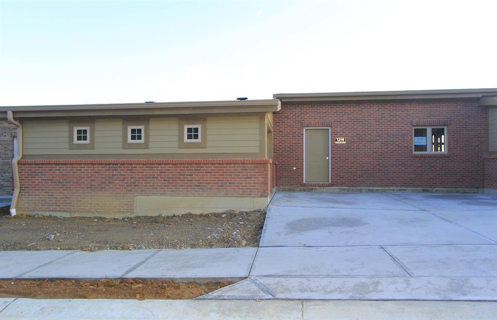 1230 Shavano Dr