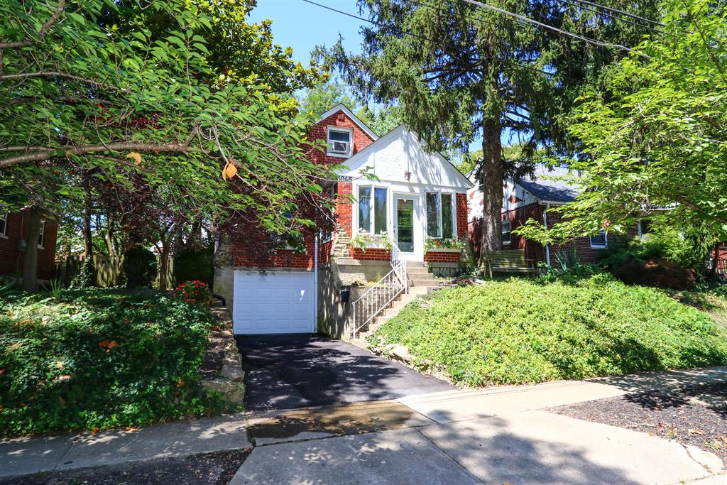 1045 Oak Ave