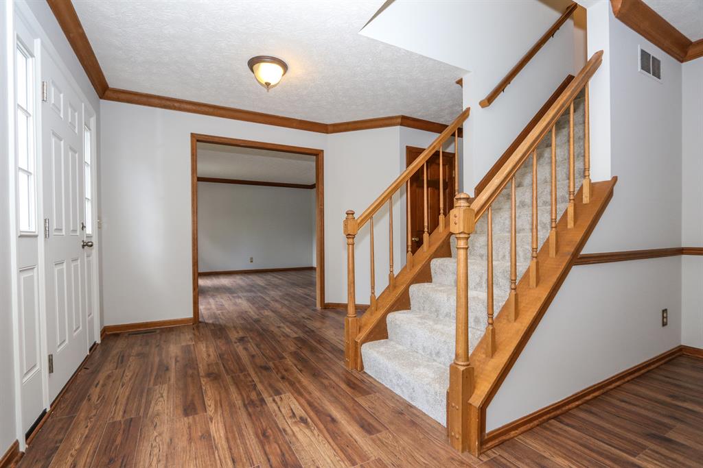 Foyer for 117 Bradford Dr Milford, OH 45150