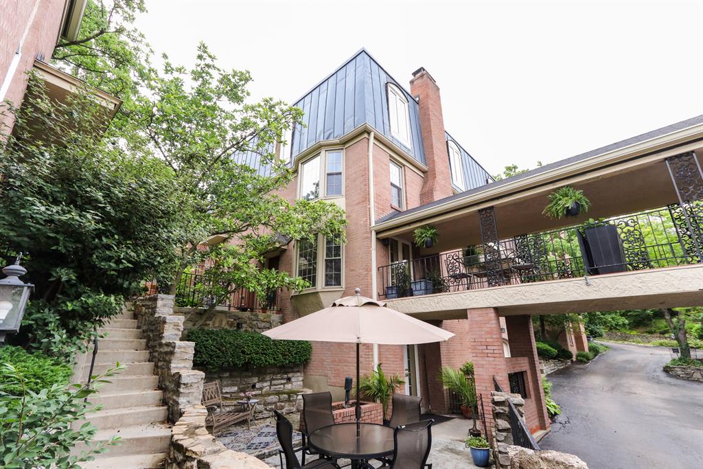 854 Rue De La Paix, B4