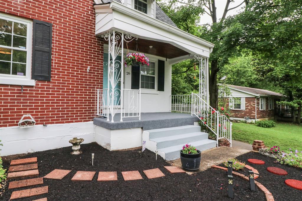 Entrance for 26 E 43rd St Latonia, KY 41015
