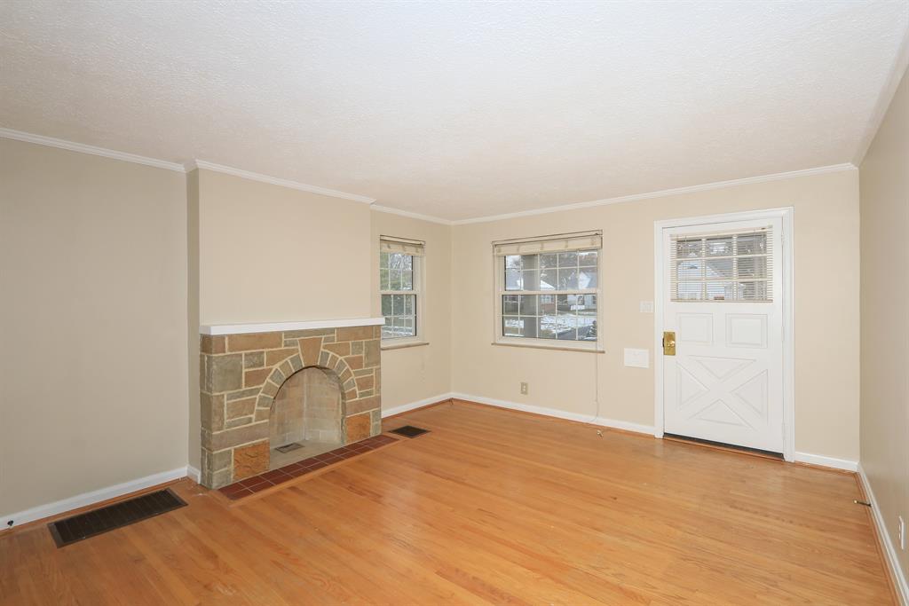 Living Room for 4259 Glenway Ave Deer Park, OH 45236