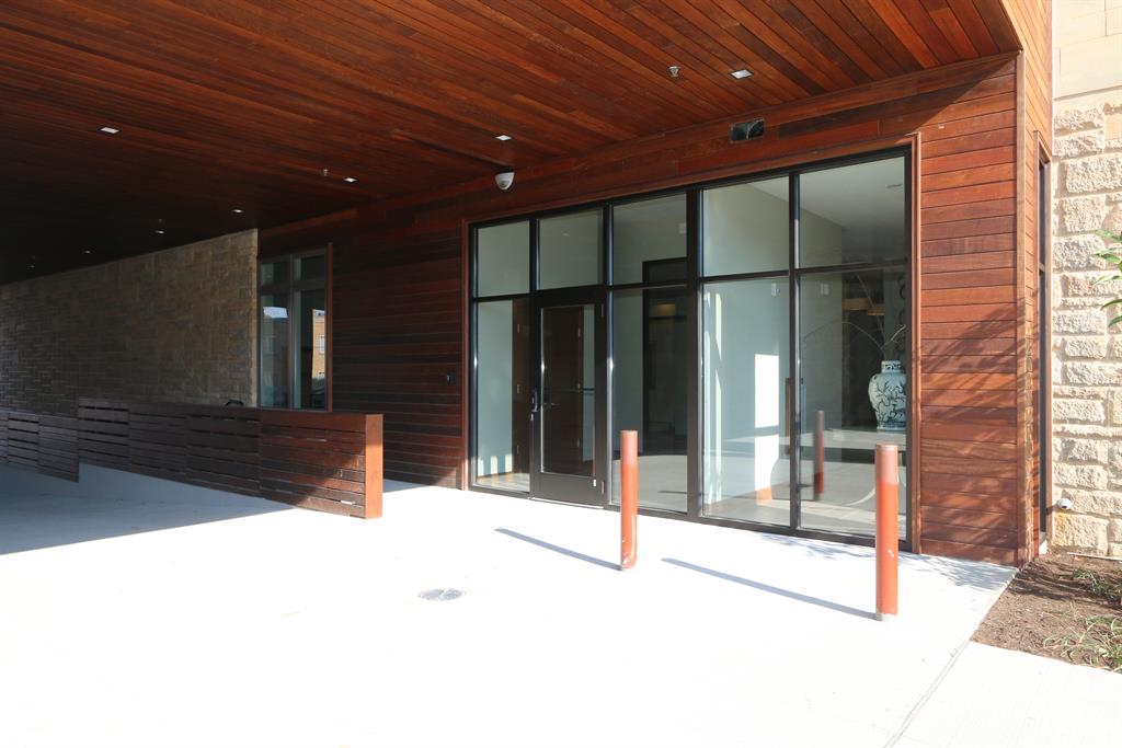 Entrance for 2770 Observatory Ave, 405 Hyde Park, OH 45208