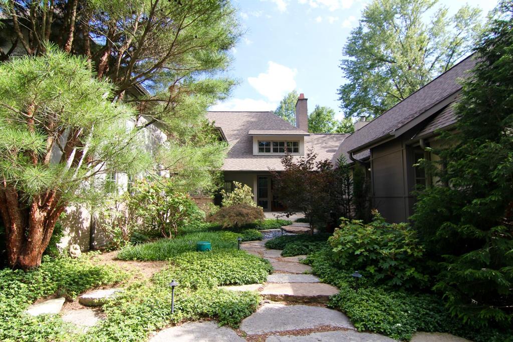 Entrance for 9990 Lakewood Ln Indian Hill, OH 45242