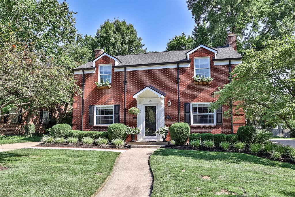 121 Spirea Dr Oakwood, OH