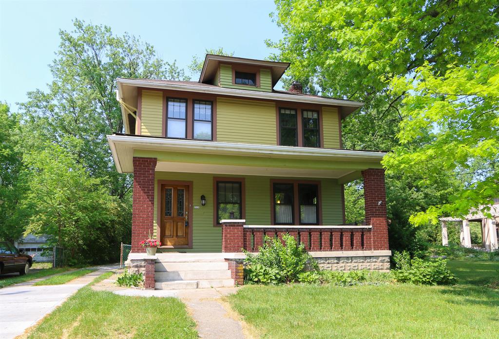 320 E Sharon Rd Glendale, OH