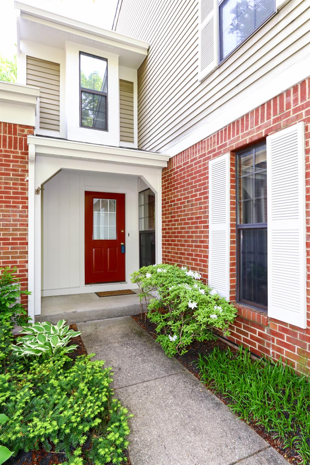 Entrance for 284 Saxony Dr Crestview Hills, KY 41017