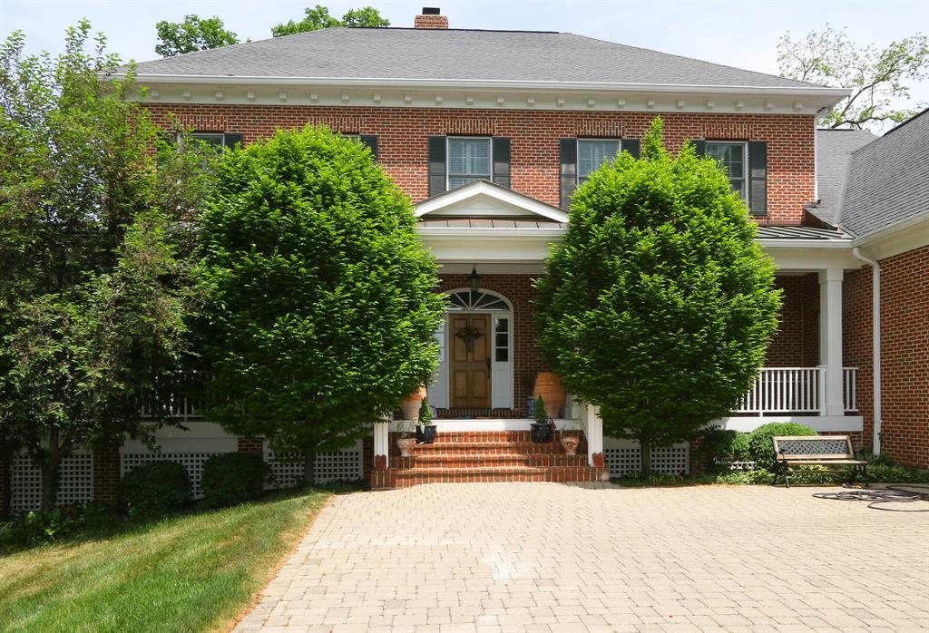 Entrance for 250 Linden Dr Wyoming, OH 45215