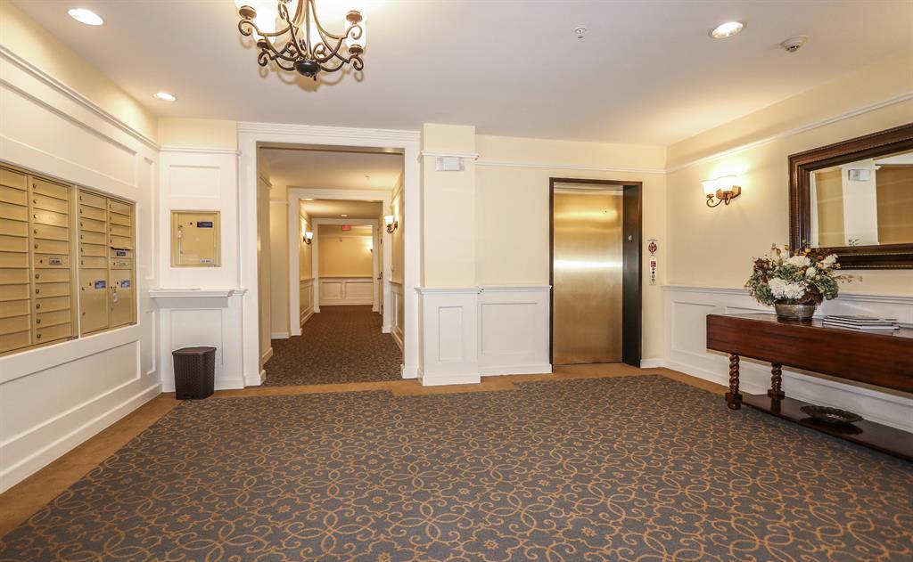 Lobby for 3901 West St, 104 Mariemont, OH 45227