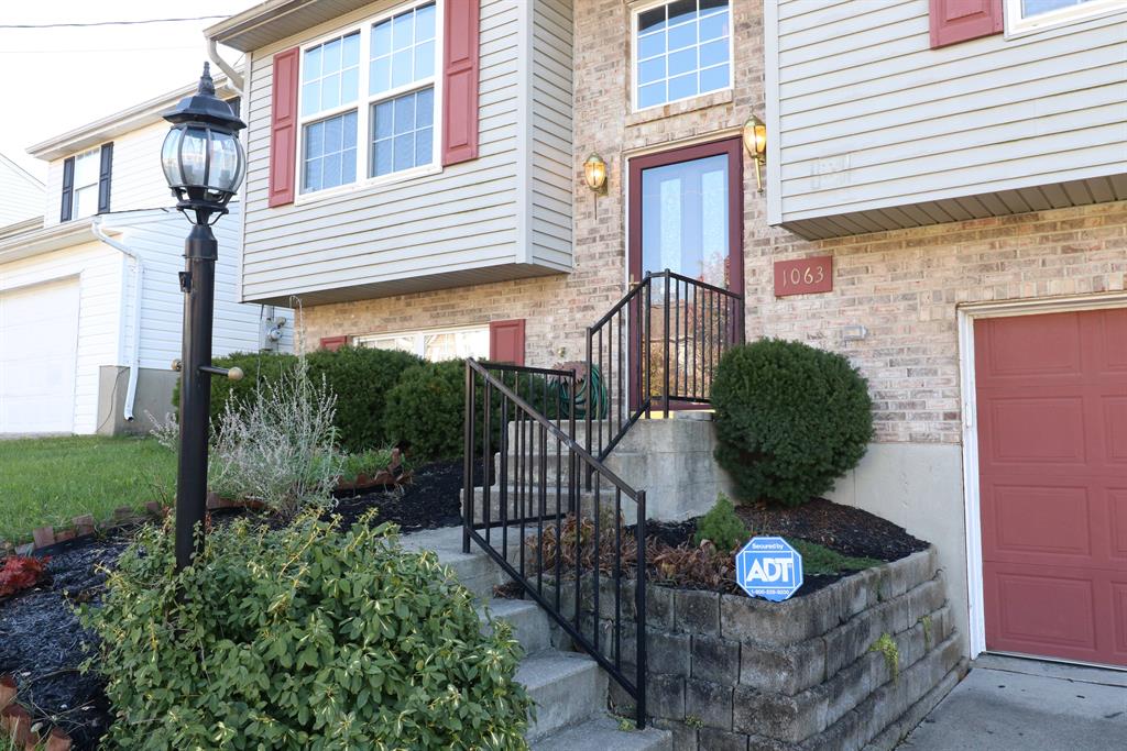 Entrance for 1063 Pebble Creek Dr Elsmere, KY 41018