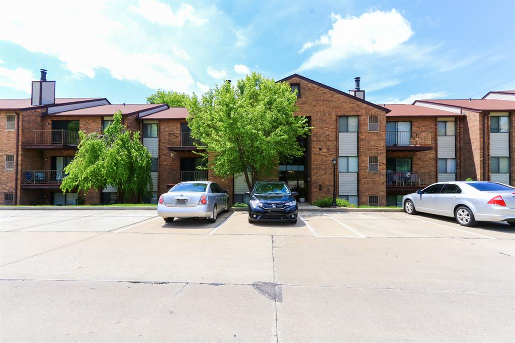 30 Woodland Hills, 6