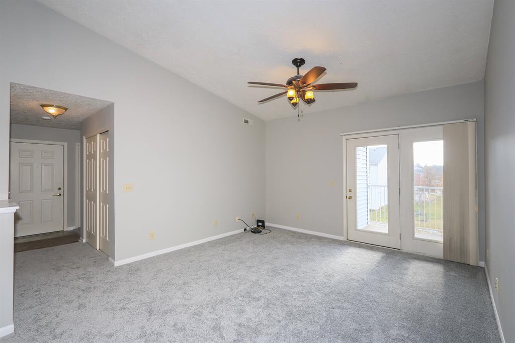 Living Room for 165 Green River Dr, 12 Erlanger, KY 41018
