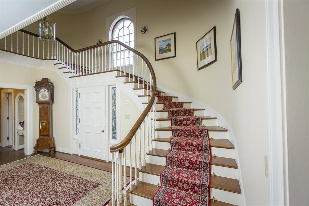 Foyer for 9825 Cunningham Rd Indian Hill, OH 45243