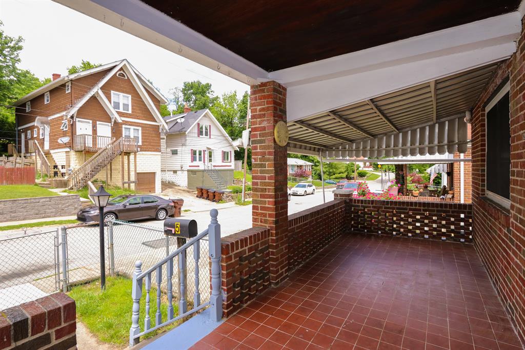 Porch for 5 E 28th St Covington, KY 41015