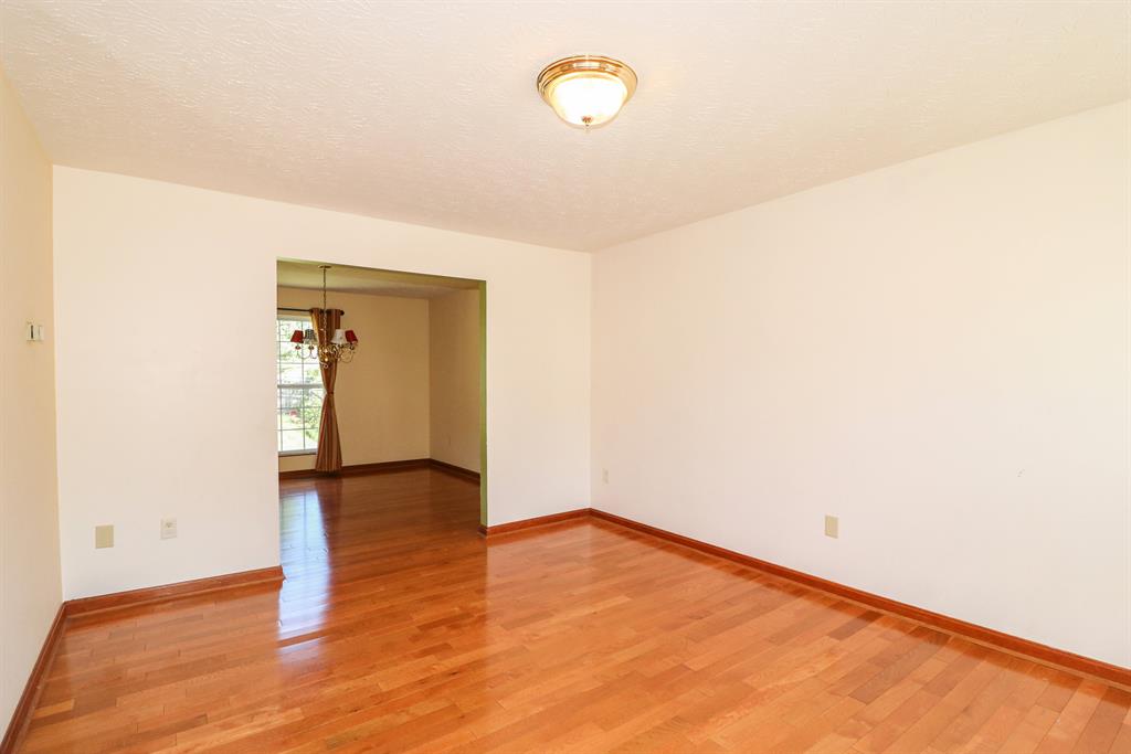 Living Room image 2 for 2129 Canyon Ct Hebron, KY 41048