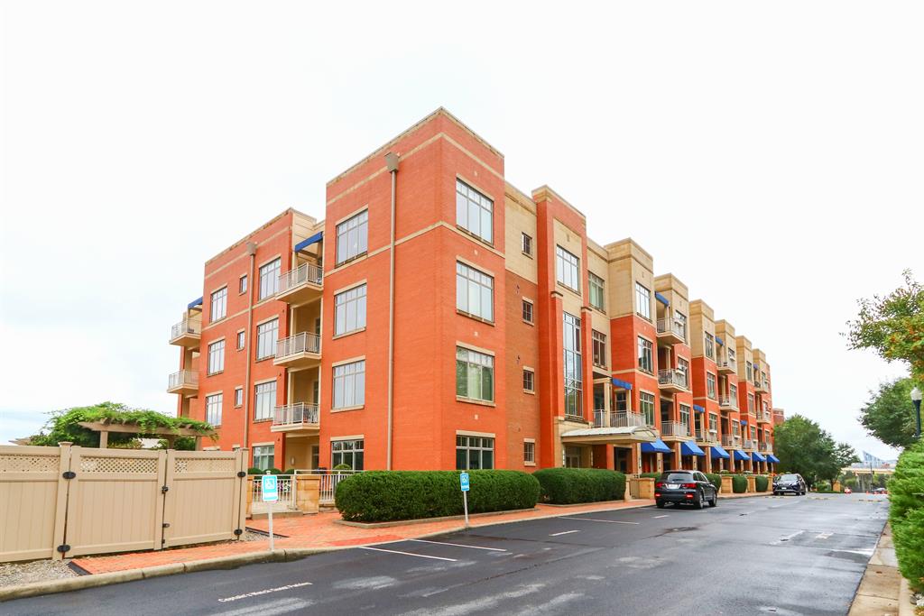 903 Adams Crossing, 110 Cincinnati, OH