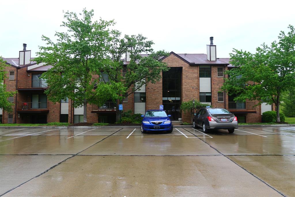 20 Woodland Hills Dr, 8