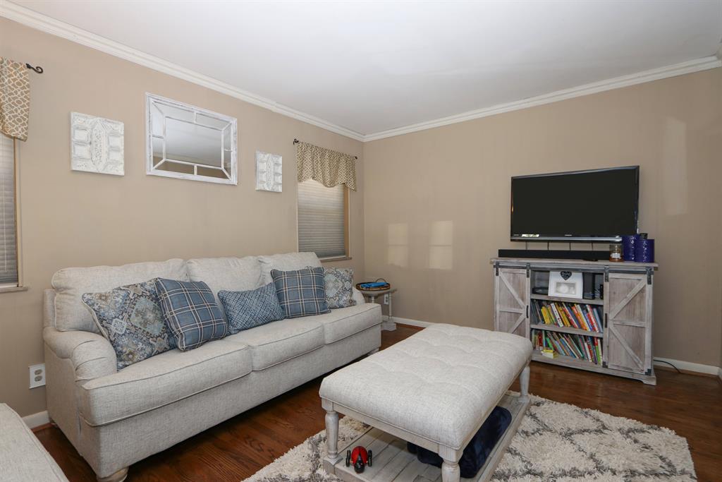 Living Room for 2416 Joyce Ave Southgate, KY 41071