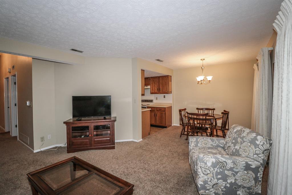 Living Room image 2 for 104 Spindletop Ct Crestview Hills, KY 41017