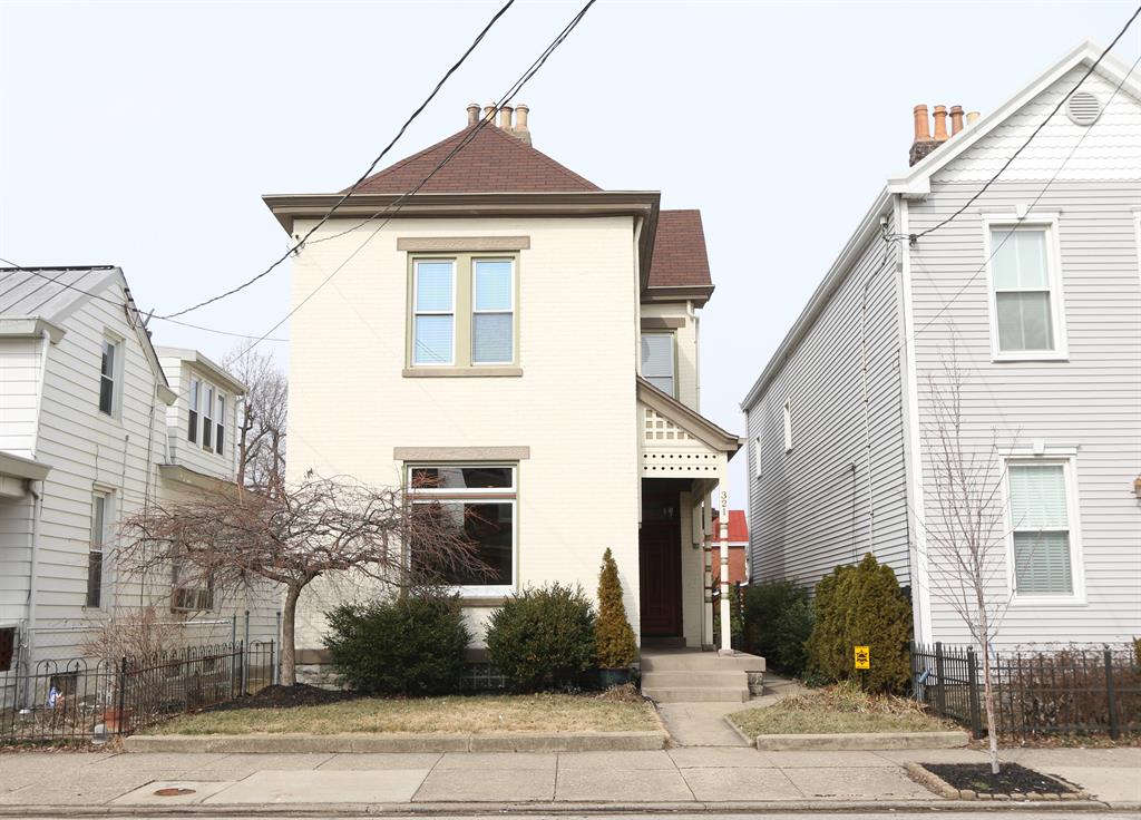 321 Center St