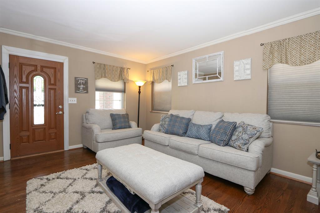 Living Room image 2 for 2416 Joyce Ave Southgate, KY 41071