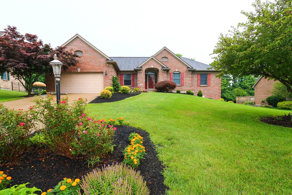 110 Whispering Woods Ln