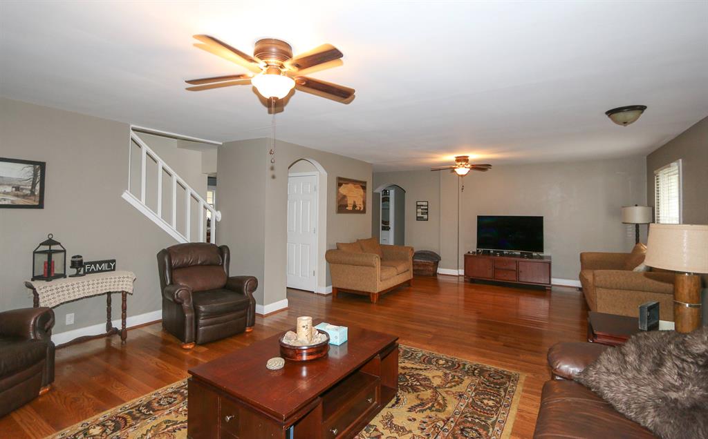 Living Room for 410 Cornell Ave Terrace Park, OH 45174
